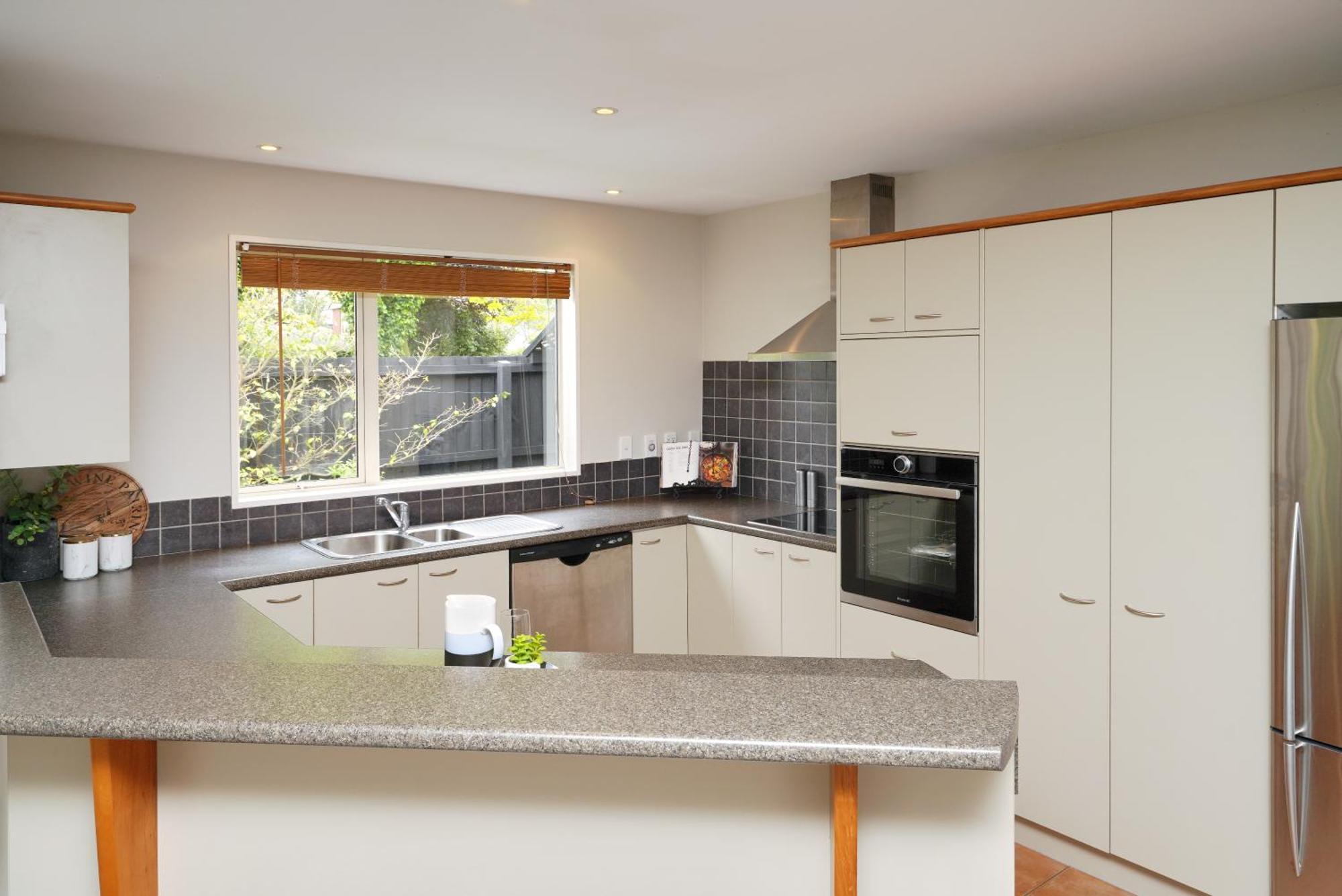 Sunny Garden Retreat - 3-br Near Mall, & Airport Christchurch